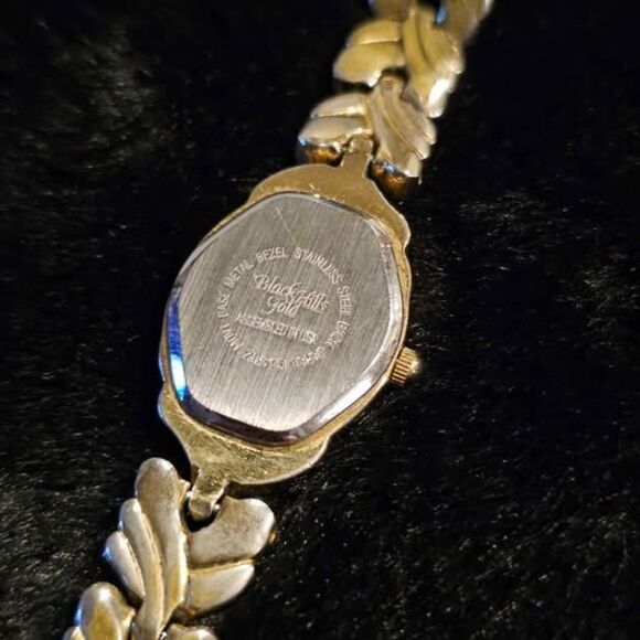 Vintage womens black hills gold watch